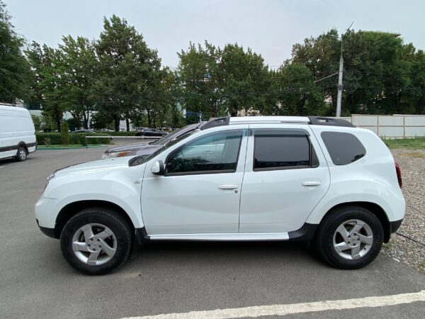 Renault Duster White 2017 AWD Auto - Image 2