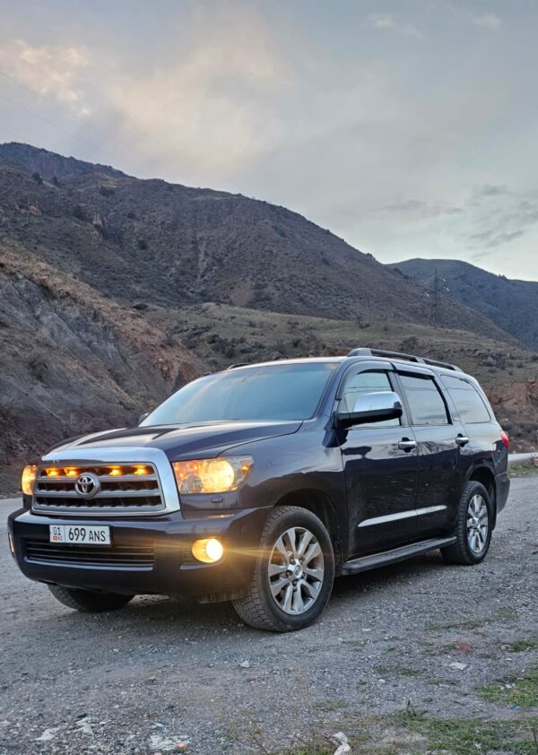 Toyota Sequoia 2nd Generation 4x4 Gasoline Automatic - Image 2