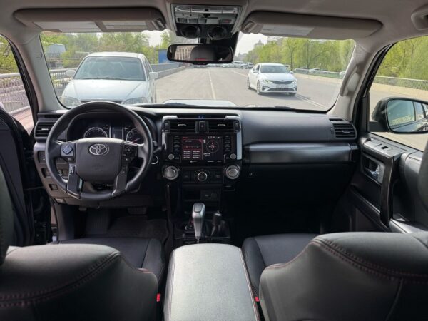 2020 Toyota 4Runner Black Auto - Image 4