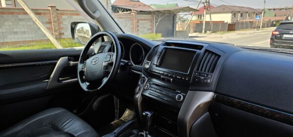 Toyota Land Cruiser 200 Silvery 4x4 Gasoline Automatic - Image 3