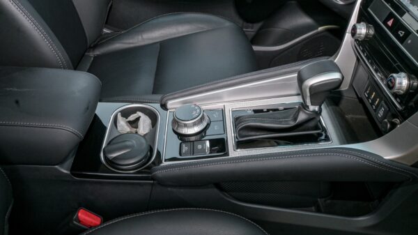 Mitsubishi Montero White Auto 2023 - Image 5