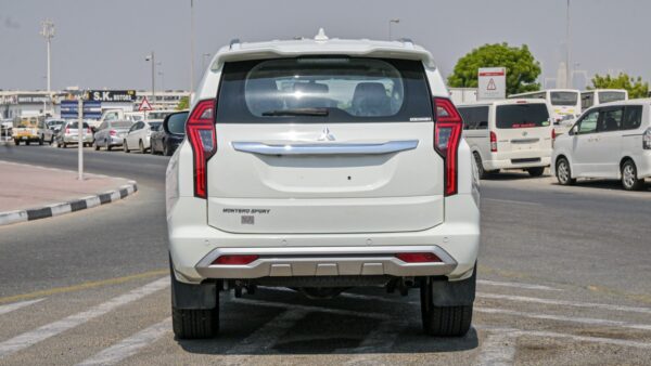 Mitsubishi Montero White Auto 2023 - Image 3