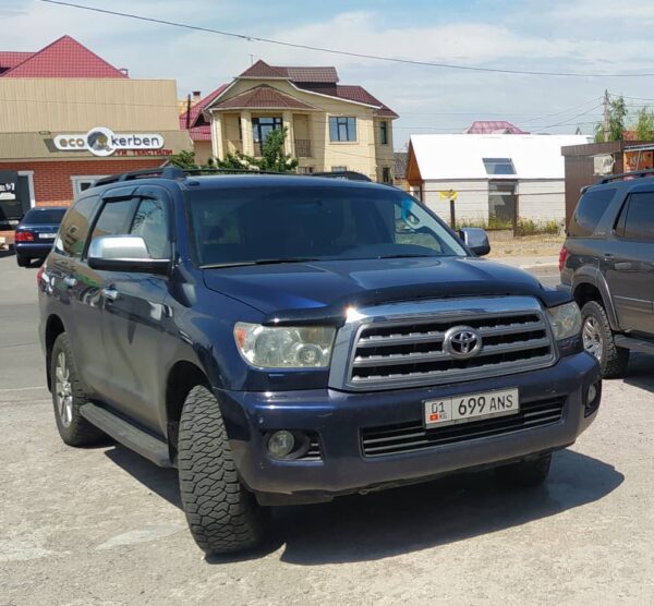 Toyota Sequoia 2nd Generation 4x4 Gasoline Automatic