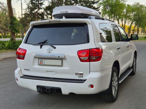 Toyota Sequoia 2nd Generation 4x4 Gasoline Automatic - Image 3
