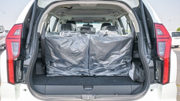 Mitsubishi Montero White Auto 2023 - Image 6