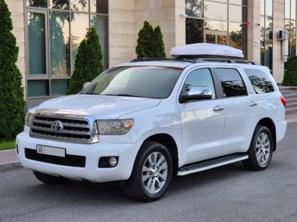 Toyota Sequoia 2nd Generation 4x4 Gasoline Automatic - Image 2